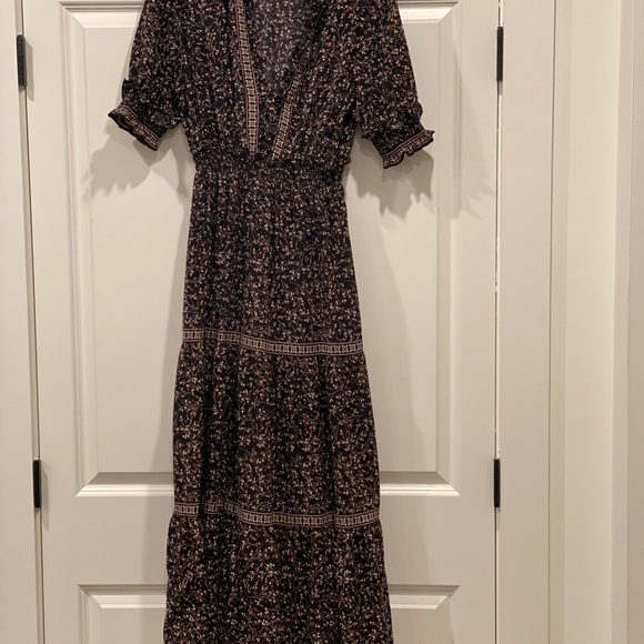 Dresses & Skirts - Elegant Black Floral Dress